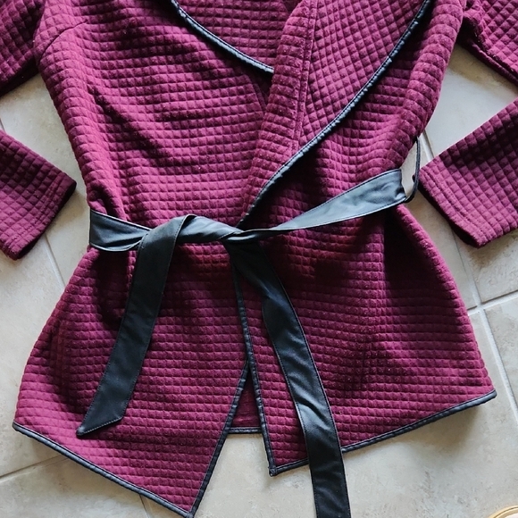 Roma Burgundy Quilted Open Front Belted Jacket with Black Faux Leather Trim Sz M - Picture 3 of 8